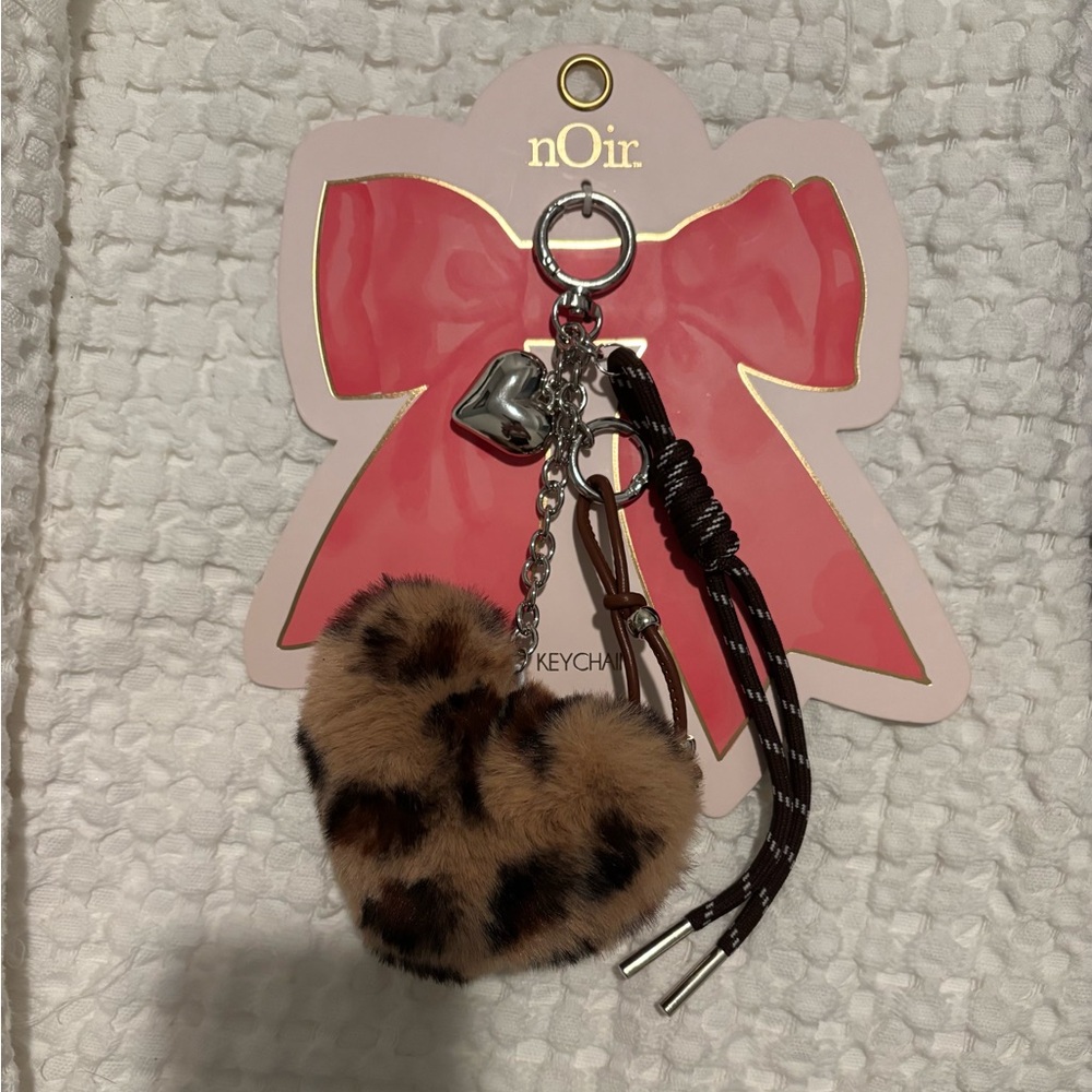 NWT Heart Keychain w/ fuzzy cheetah print Heart and Tassel.